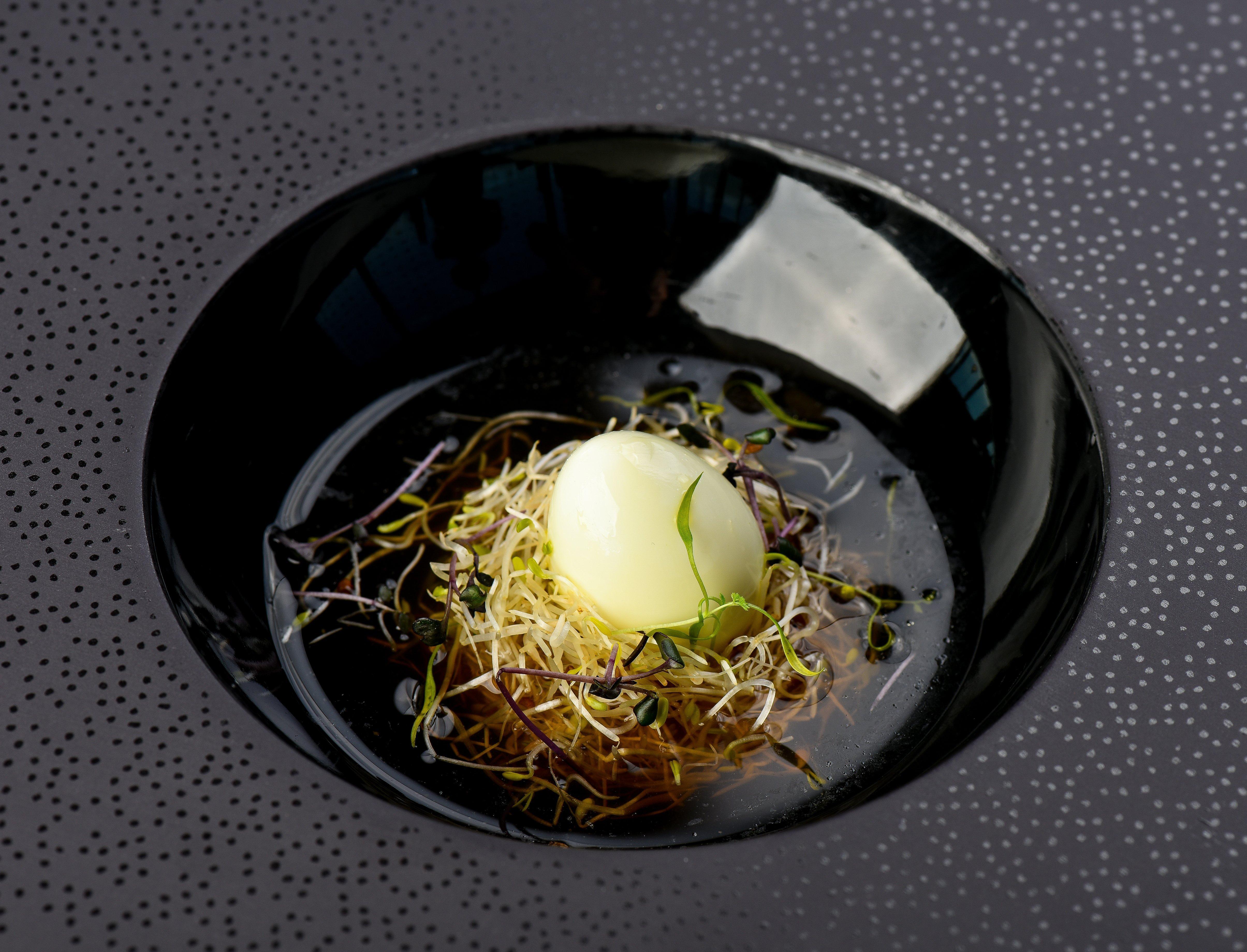 인터컨티넨탈 - 류블랴나 호텔 외부 사진 A dish of sprouted onion