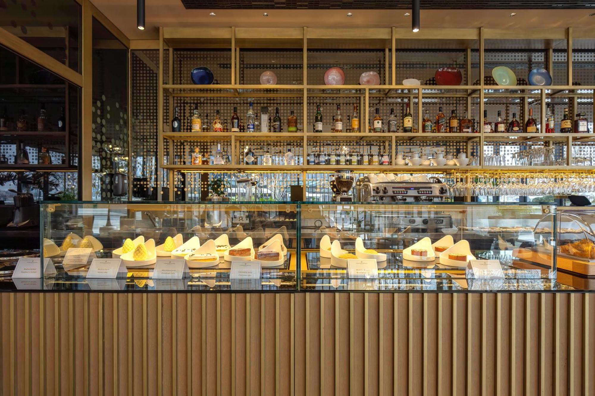 인터컨티넨탈 - 류블랴나 호텔 외부 사진 Cheese display at a restaurant